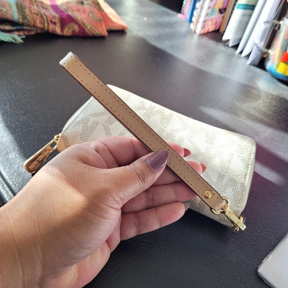 Michael Kors monogrammed wristlet - Picture 9 of 10